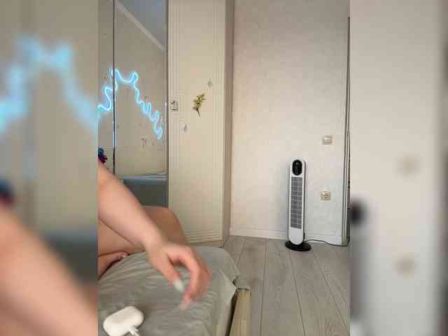 LunaLu13's webcam live show