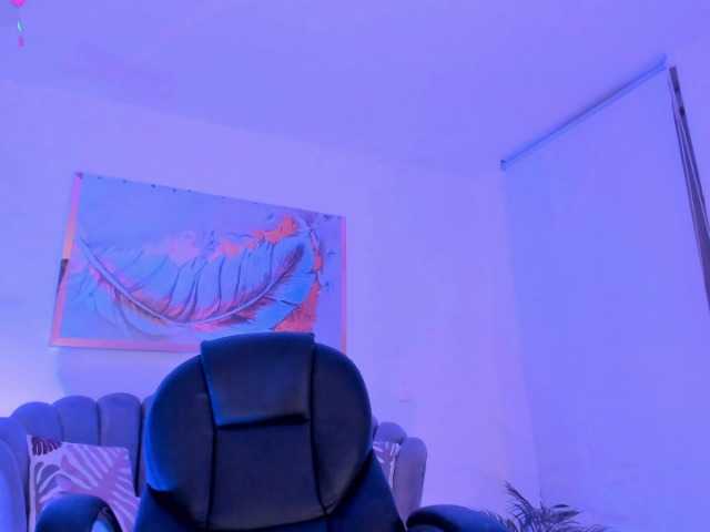 ZoePresley1 live cam on BongaCams