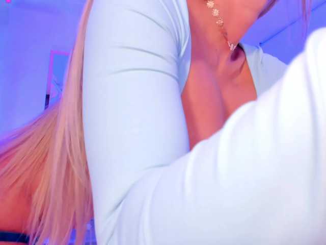 ZoePresley1 live cam on BongaCams