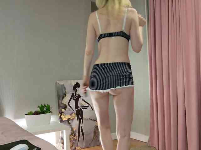 Model ini sedang live sekarang. -My-Girl-