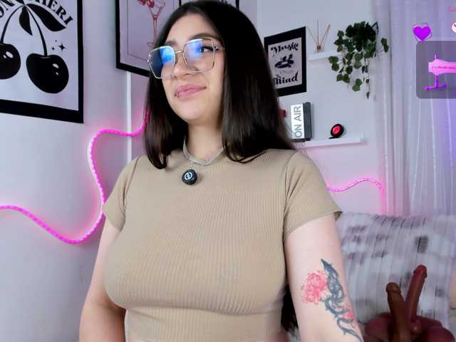 le modèle Samii-Evans est en webcam porno dans un show sur le site bongacams, il possède les tags suivants: Latino/Hispanic,Brunette,Shaved