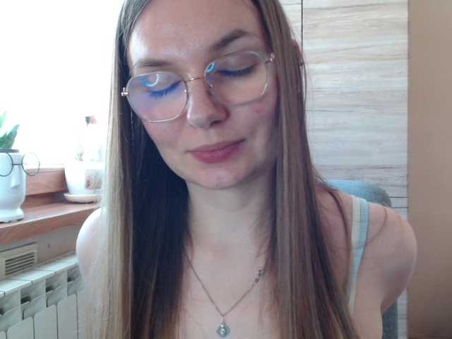 Ellyxcute live cam on BongaCams