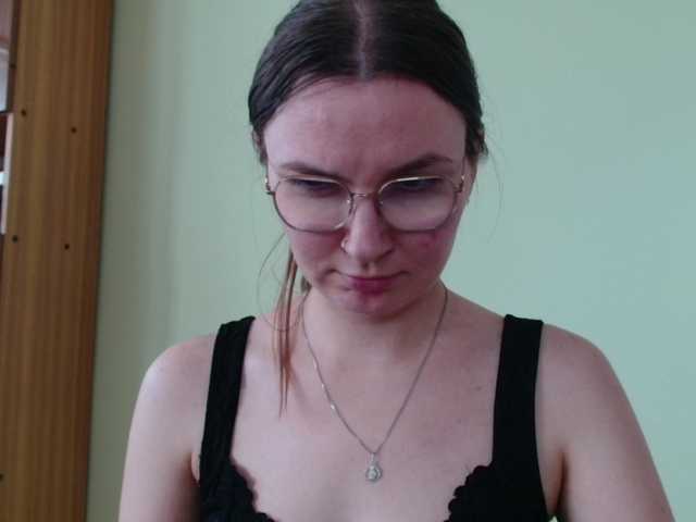 Ellyxcute live cam on BongaCams
