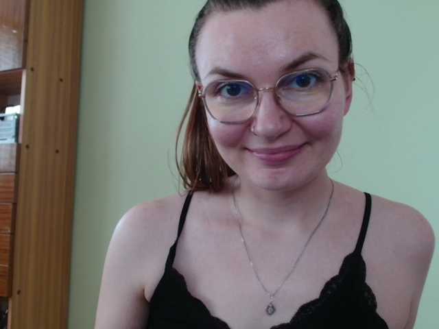 Ellyxcute live cam on BongaCams