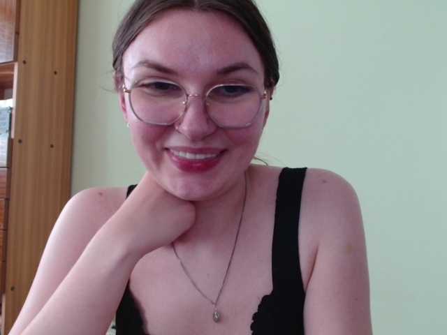 Ellyxcute live cam on BongaCams
