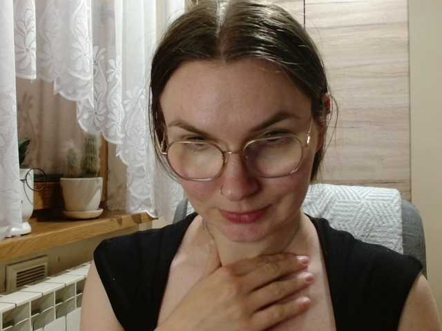 Ellyxcute live cam on BongaCams
