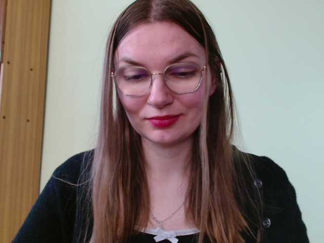 le modèle Ellyxcute est en webcam porno dans un show sur le site bongacams, il possède les tags suivants: White/Caucasian,Brunette,Shaved