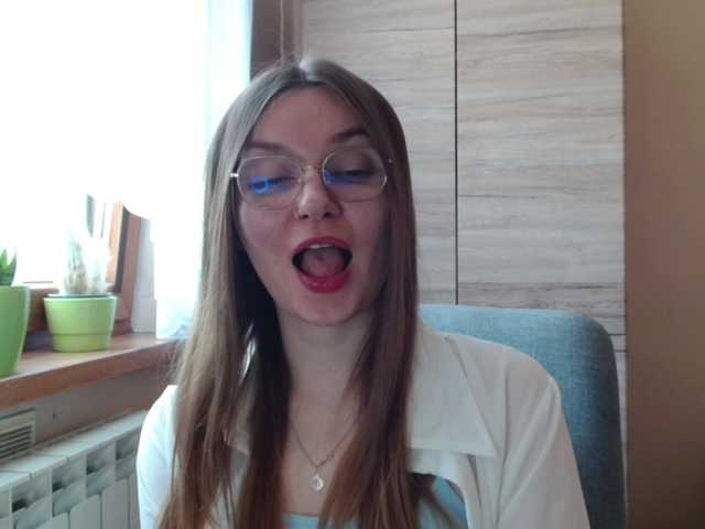 Ellyxcute live cam on BongaCams