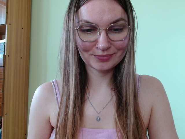 Ellyxcute live cam on BongaCams