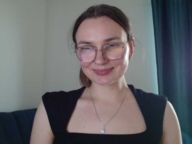 Ellyxcute live cam on BongaCams