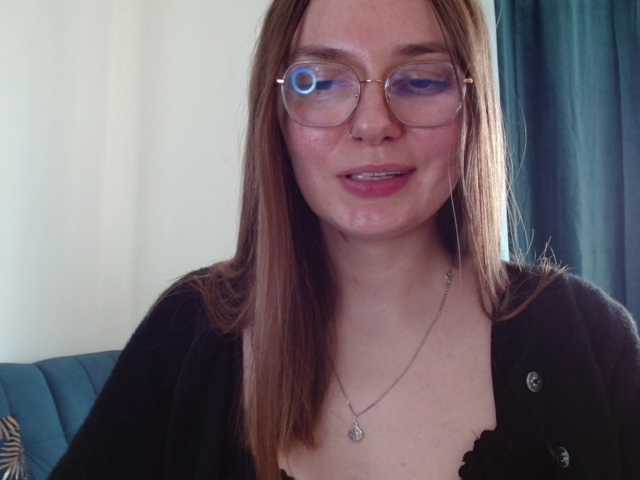 Ellyxcute live cam on BongaCams