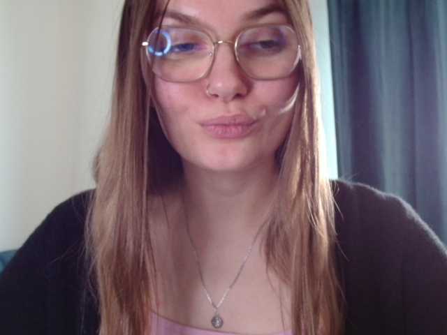 Ellyxcute live cam on BongaCams