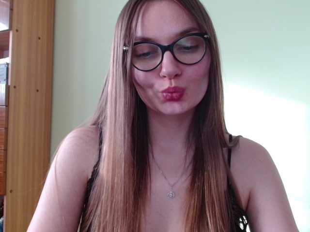 Ellyxcute live cam on BongaCams