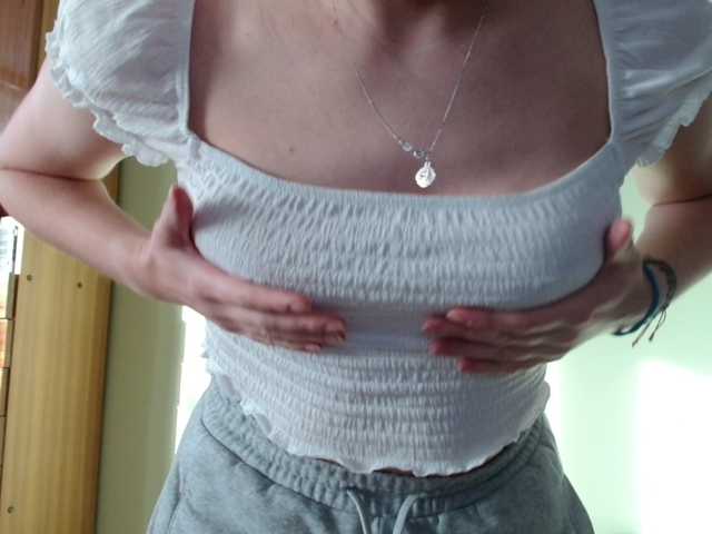 Ellyxcute, live now on BongaCams