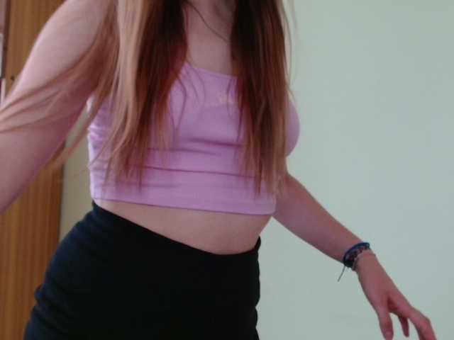 Ellyxcute live cam on BongaCams