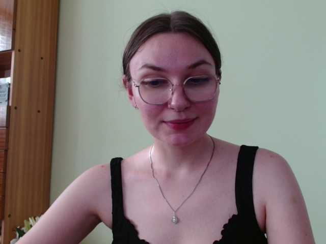 Ellyxcute live cam on BongaCams