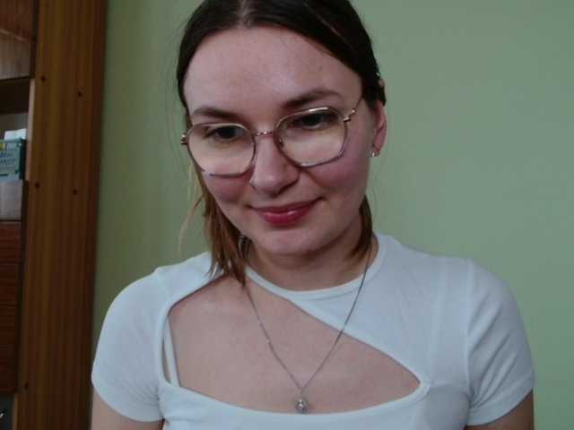 Ellyxcute live cam on BongaCams