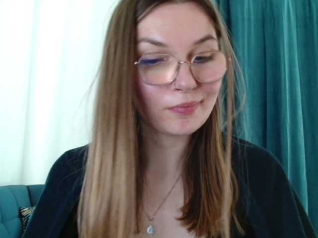 Ellyxcute live cam on BongaCams