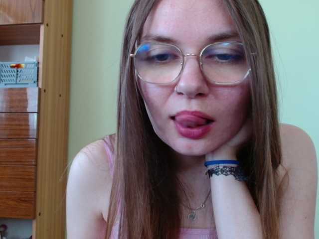 Ellyxcute live cam on BongaCams