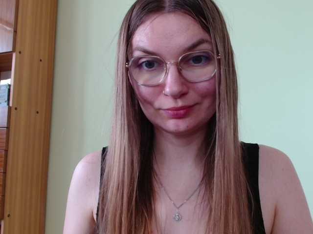 Ellyxcute live cam on BongaCams