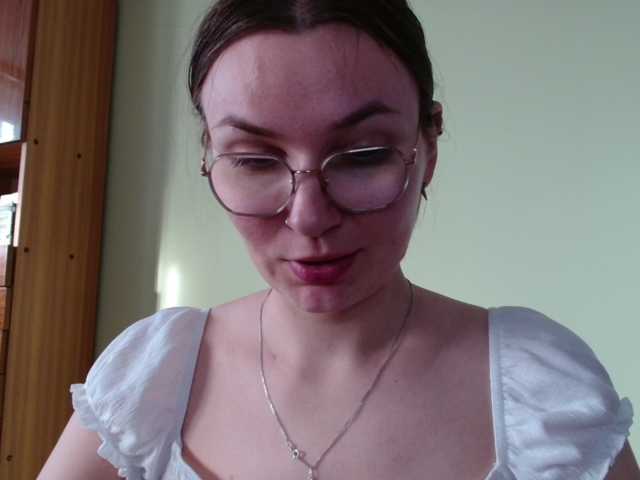 Ellyxcute, en directo ahora en BongaCams