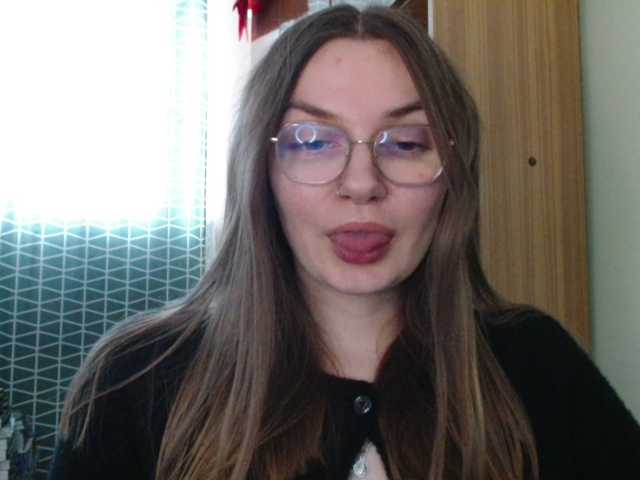 Ellyxcute live cam on BongaCams