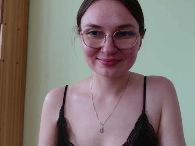 Ellyxcute live cam on BongaCams