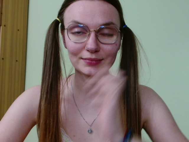 Ellyxcute live cam on BongaCams