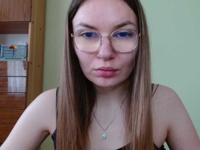 Ellyxcute live cam on BongaCams