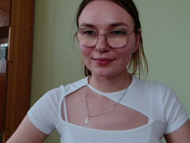 Ellyxcute live cam on BongaCams