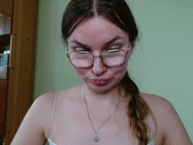 Ellyxcute live cam on BongaCams