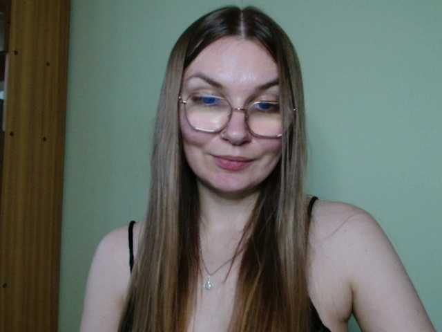 Ellyxcute live cam on BongaCams