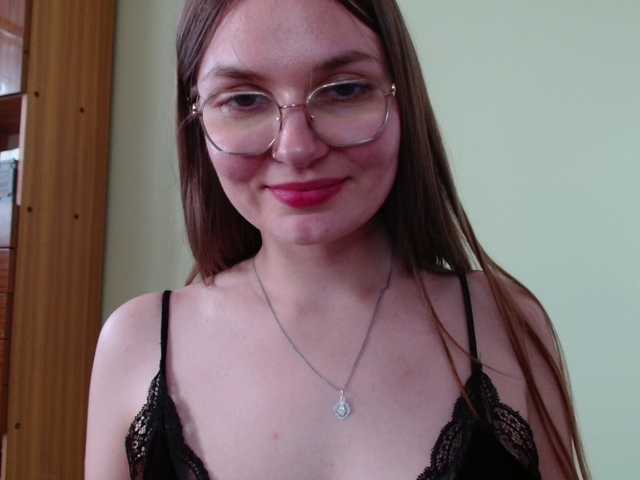 Ellyxcute live cam on BongaCams
