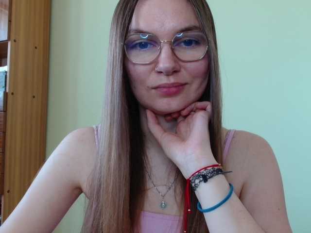 Ellyxcute live cam on BongaCams