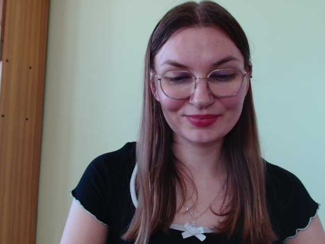 Ellyxcute live cam on BongaCams