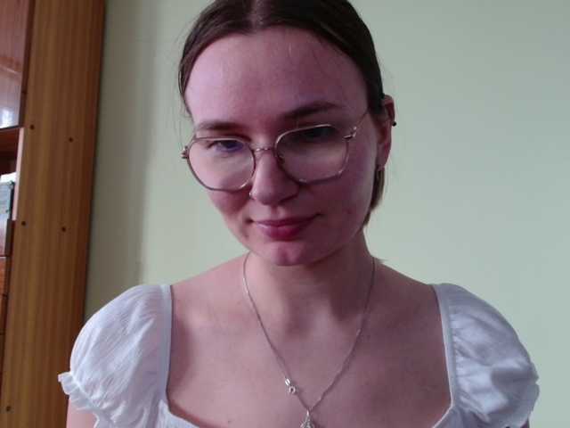 Ellyxcute, en directo ahora en BongaCams
