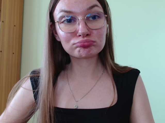 Ellyxcute live cam on BongaCams