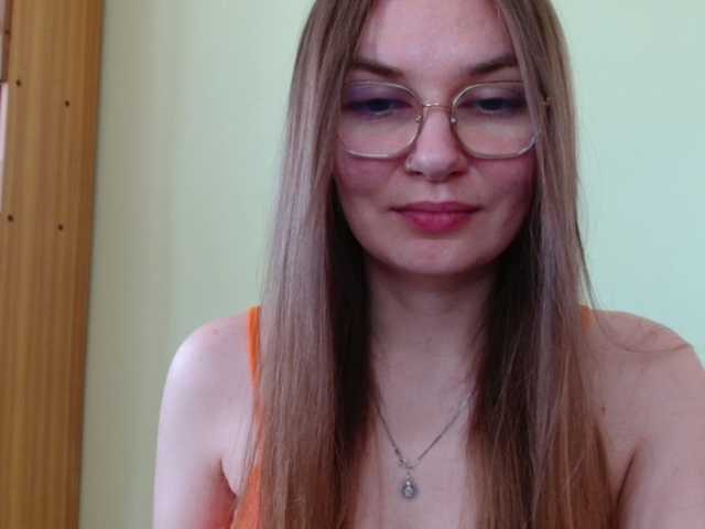 Ellyxcute live cam on BongaCams