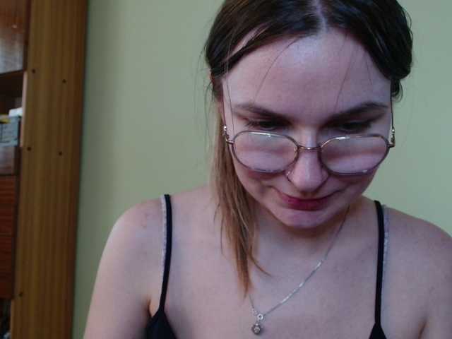 Ellyxcute live cam on BongaCams
