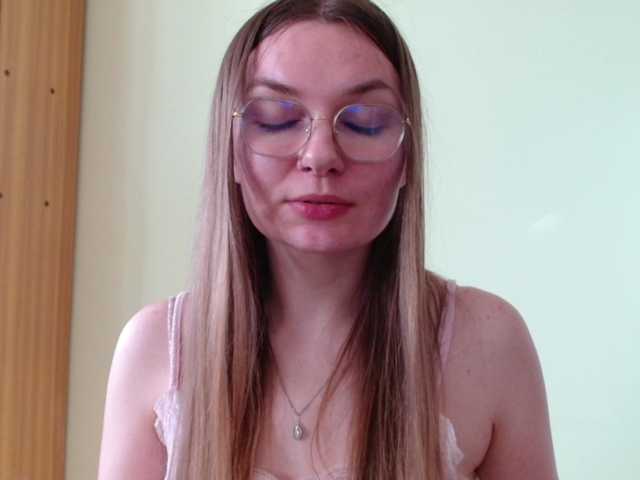 Ellyxcute live cam on BongaCams