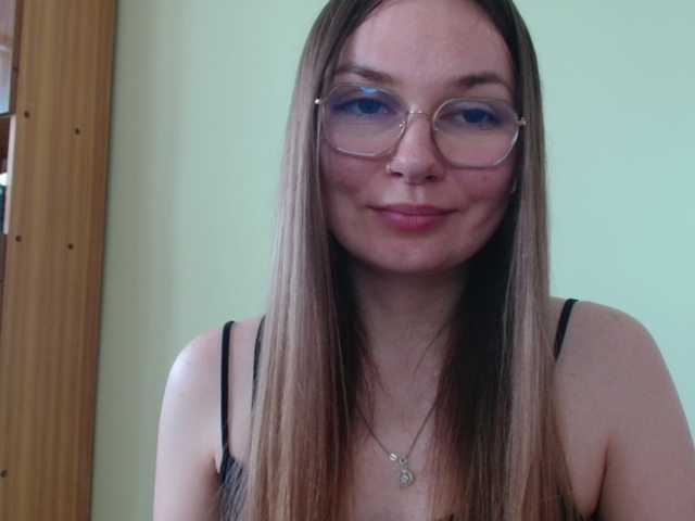 Ellyxcute live cam on BongaCams