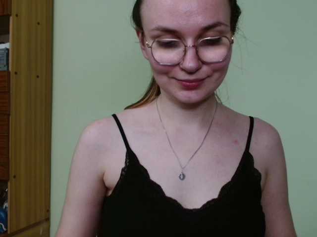 Ellyxcute live cam on BongaCams
