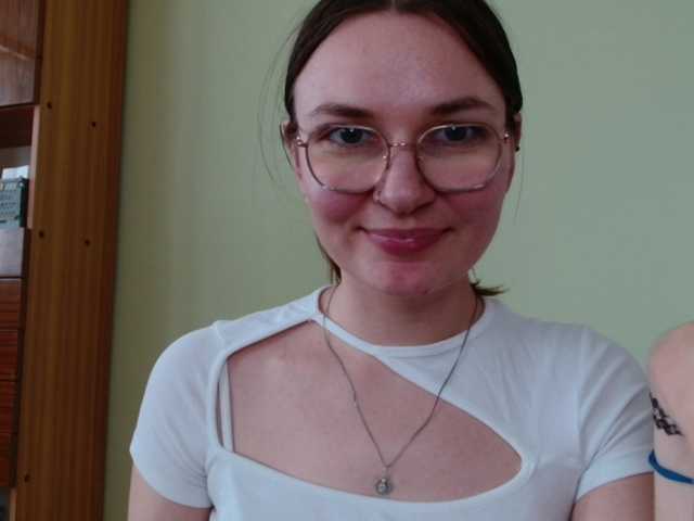 Ellyxcute live cam on BongaCams