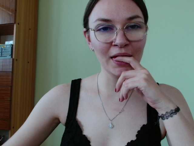 Ellyxcute live cam on BongaCams