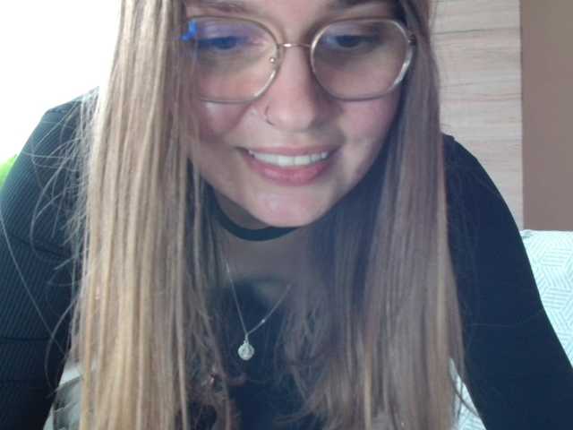 Ellyxcute live cam on BongaCams