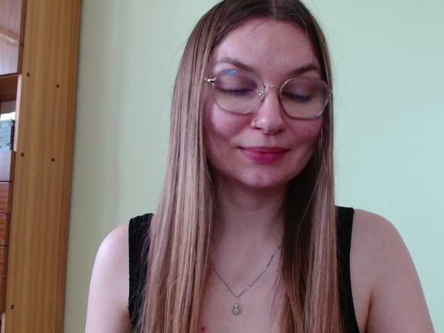 Ellyxcute webcam bongacams model stream image