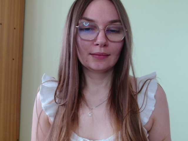 Ellyxcute live cam on BongaCams