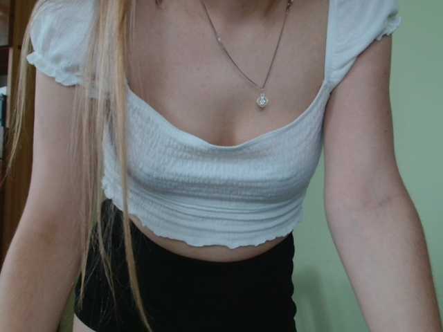 Ellyxcute live cam on BongaCams