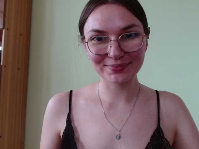 Ellyxcute live cam on BongaCams