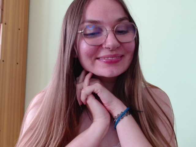 Ellyxcute live cam on BongaCams